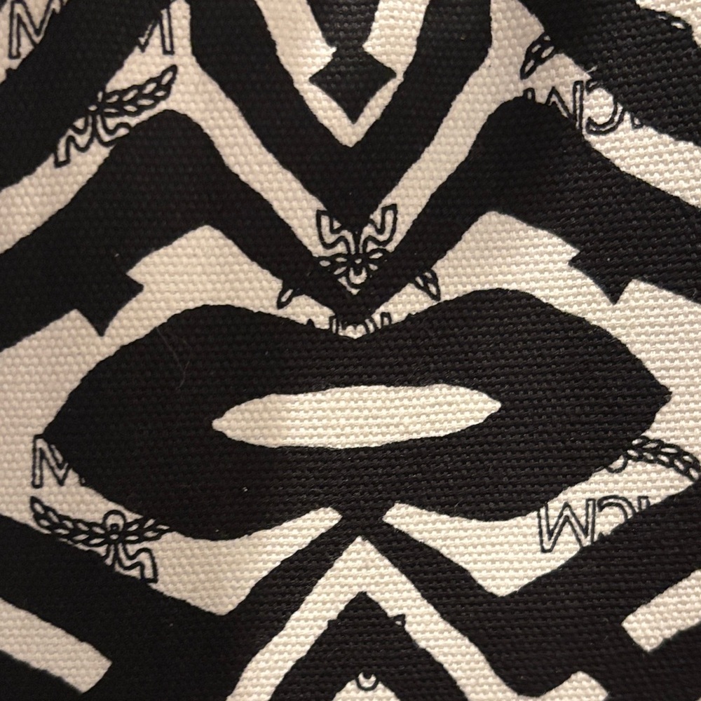 MCM Black and White Reversible Leather/canvas Tote - Picture 3 of 12